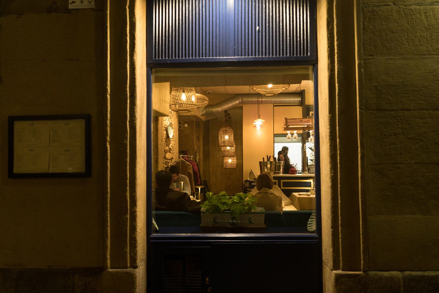 Restaurante GURE basque bistro, noche